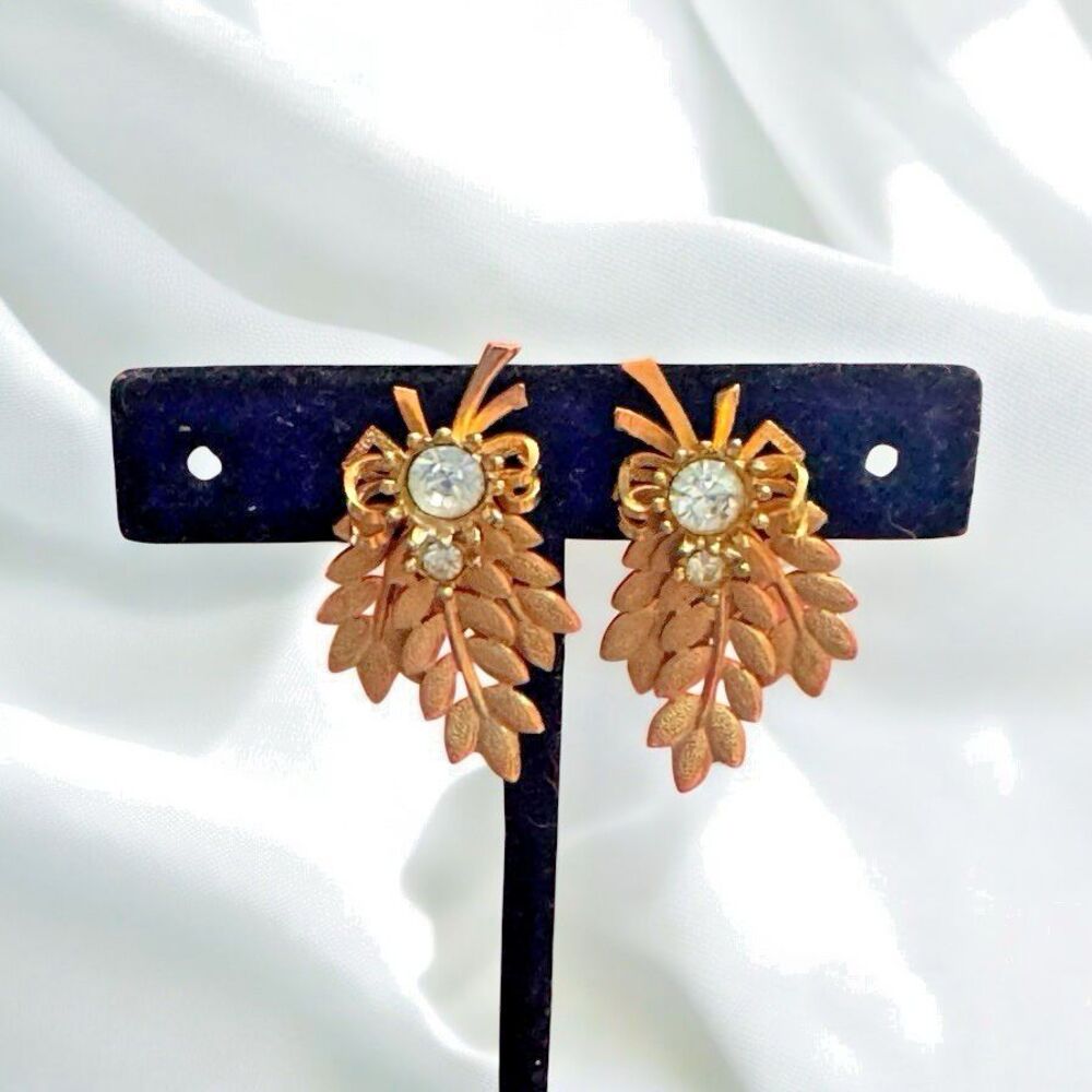 Vintage Sarah Coventry Clip-On Earrings ā Goldtone Leaf w/ Rhinestone ā 1.5"